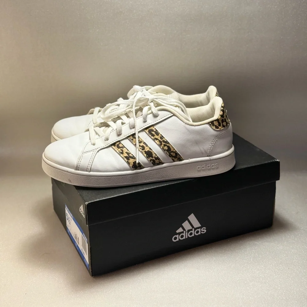 Adidas Grand Court K Shoes White Leopard / Leopard Girl's Sneakers - Picture 3 of 8
